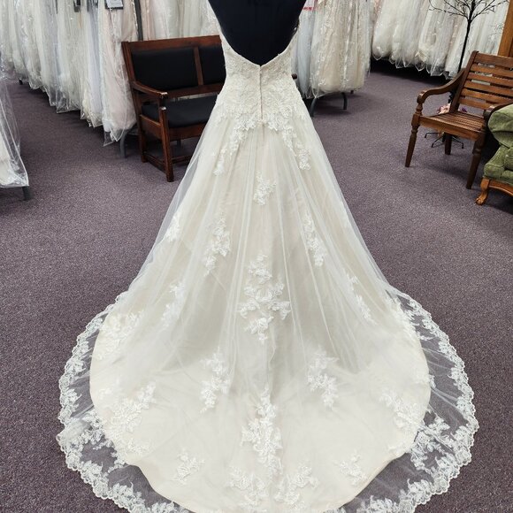 Symphony Bridal S3718 Size 8 Ivory/Champagne Tulle/Lace Ballgown Bridal Gown - Picture 5 of 8